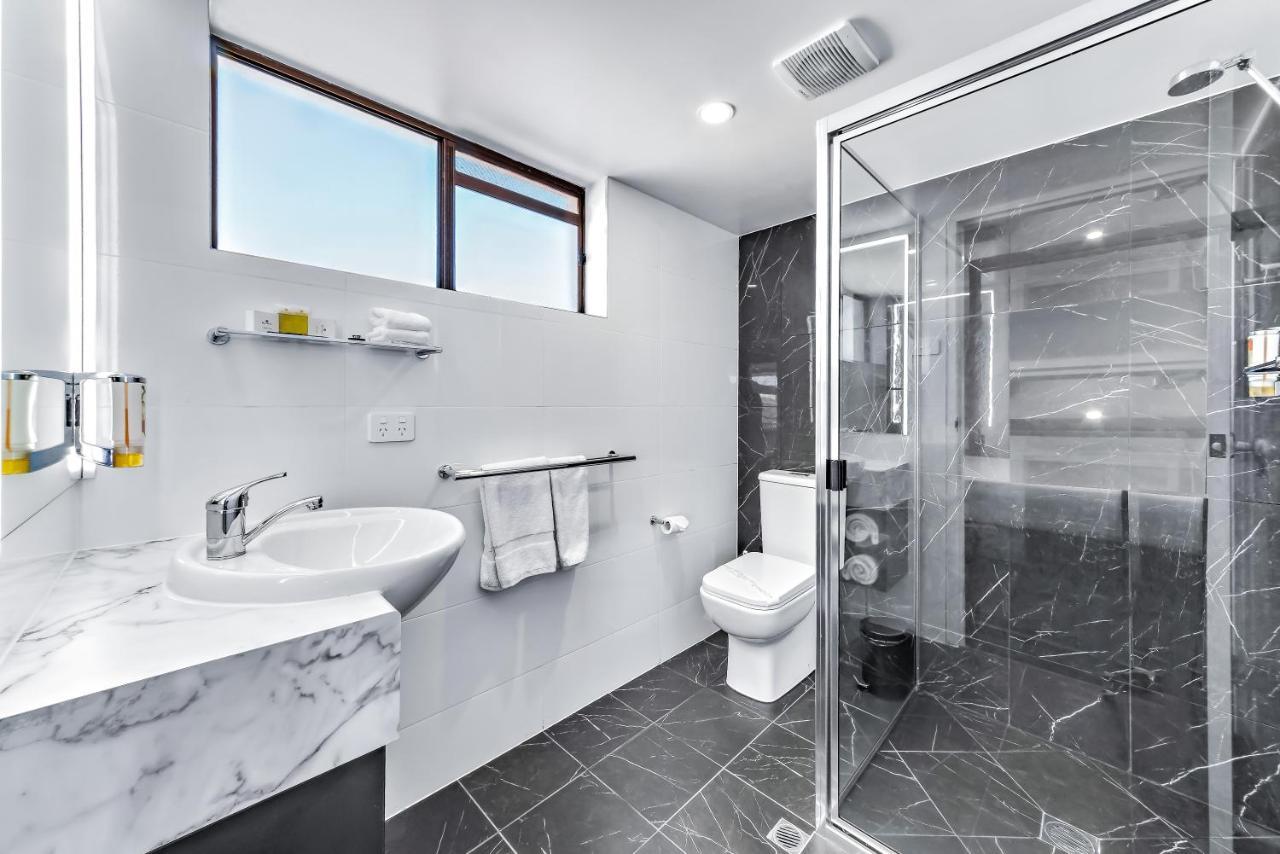 Apple & Grape Motel Станторп Екстериор снимка