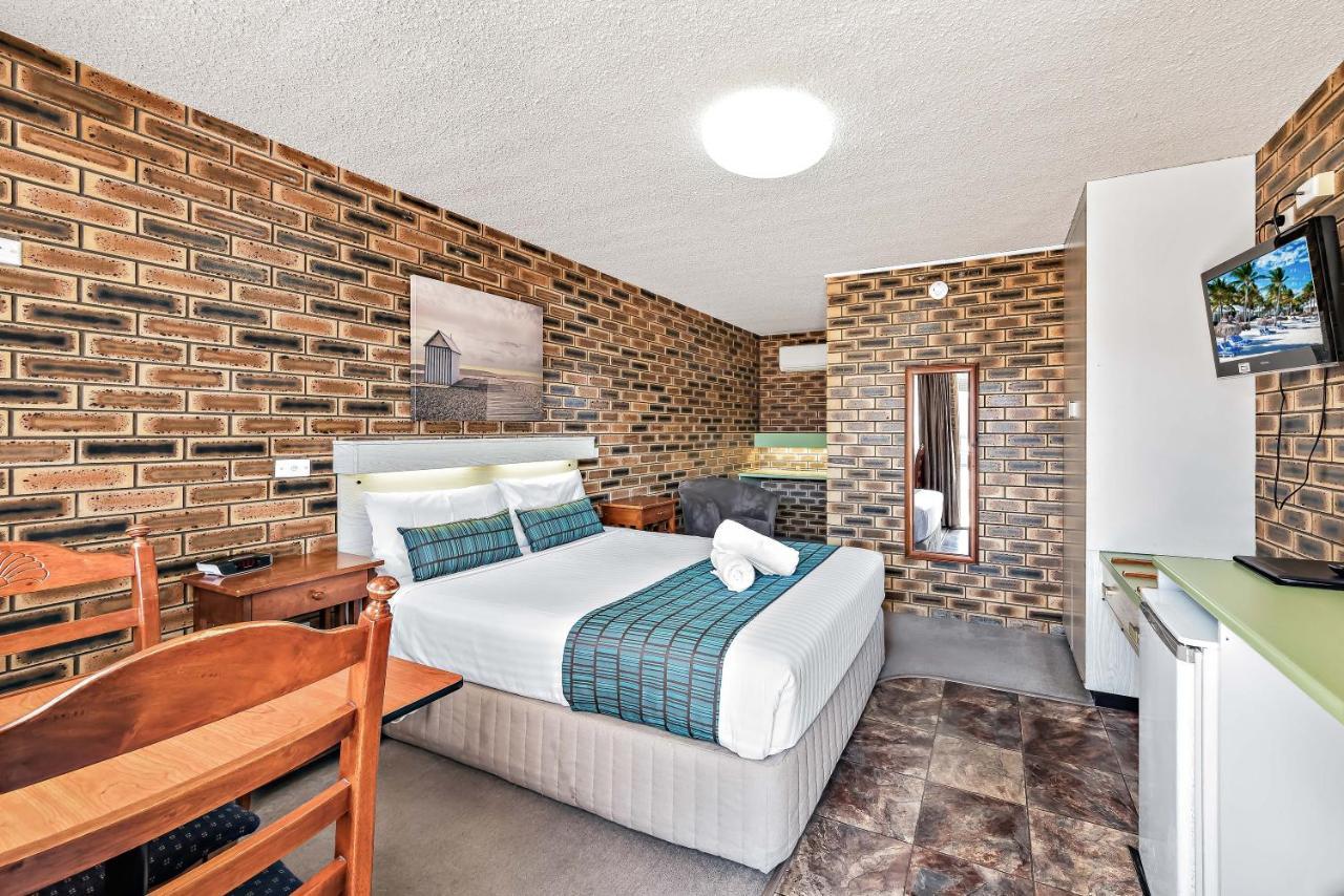 Apple & Grape Motel Станторп Екстериор снимка