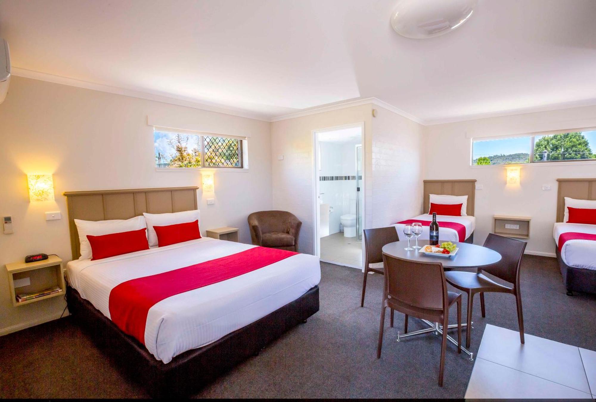 Apple & Grape Motel Станторп Екстериор снимка