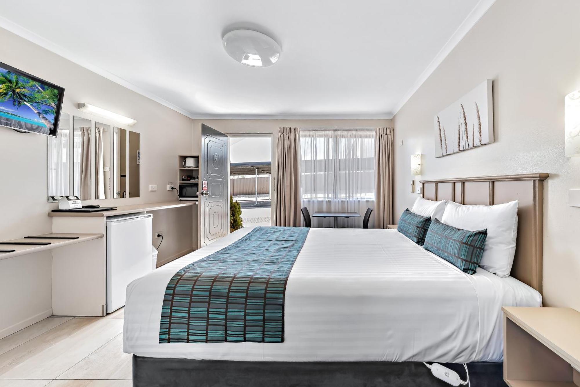 Apple & Grape Motel Станторп Екстериор снимка