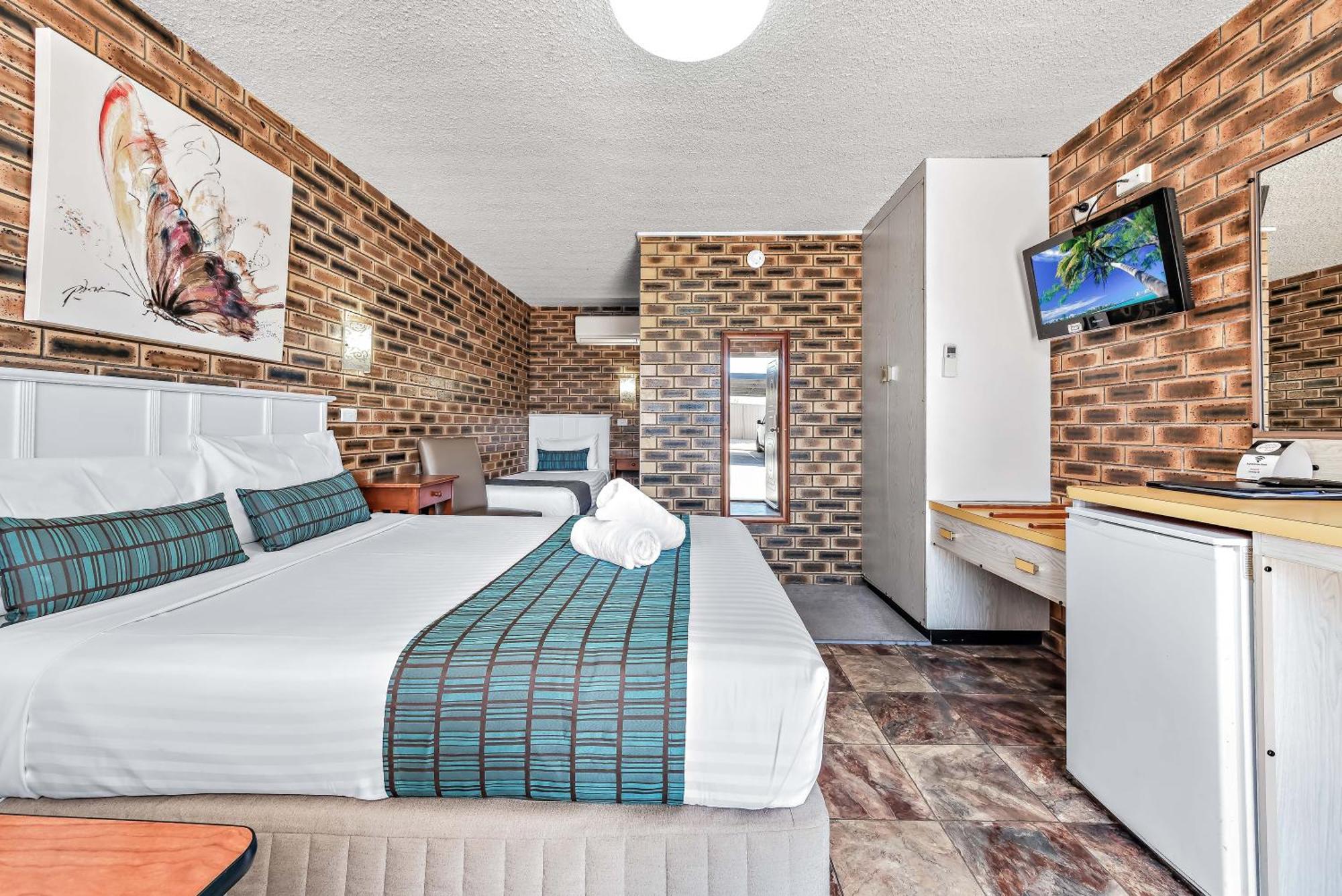 Apple & Grape Motel Станторп Екстериор снимка