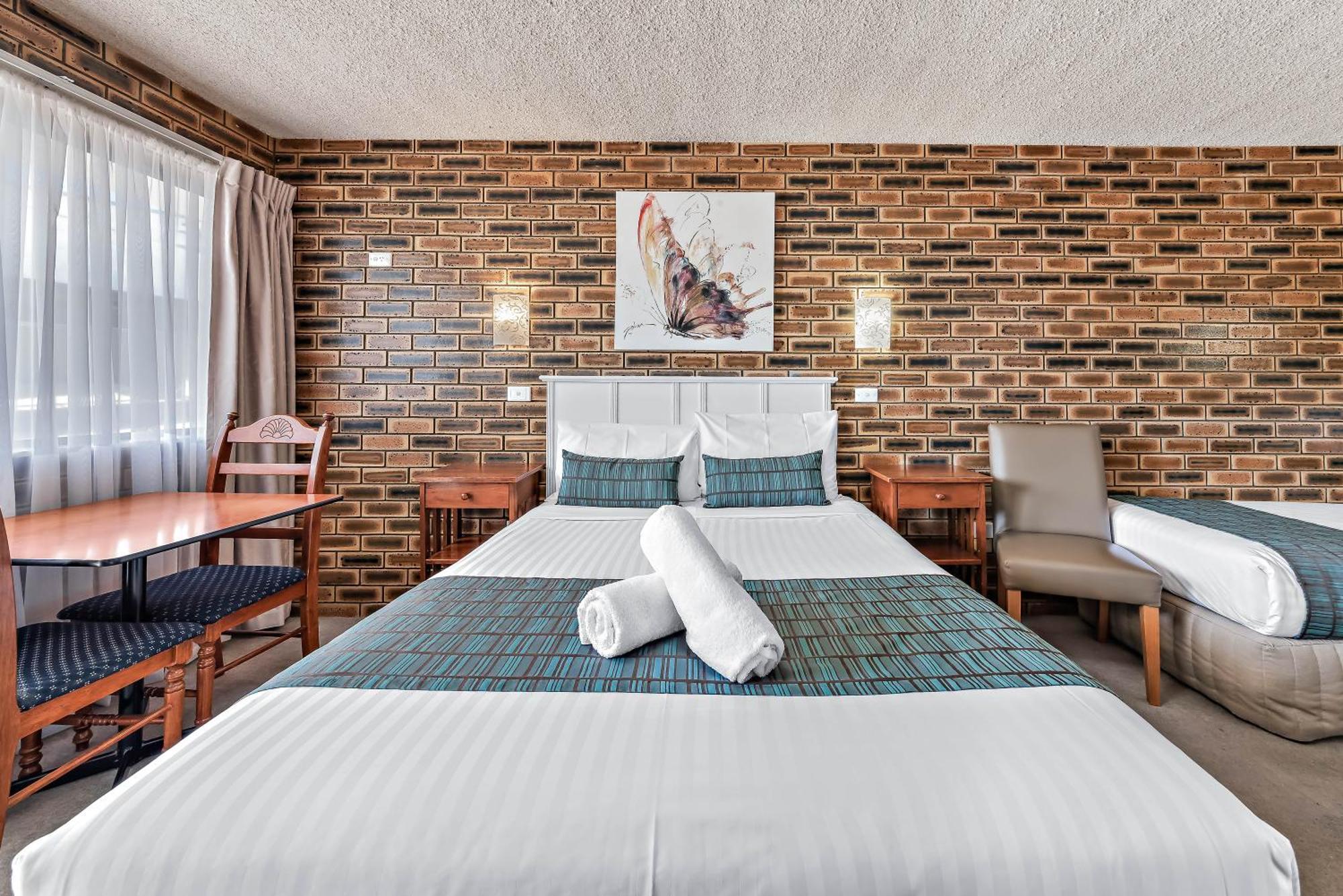 Apple & Grape Motel Станторп Екстериор снимка