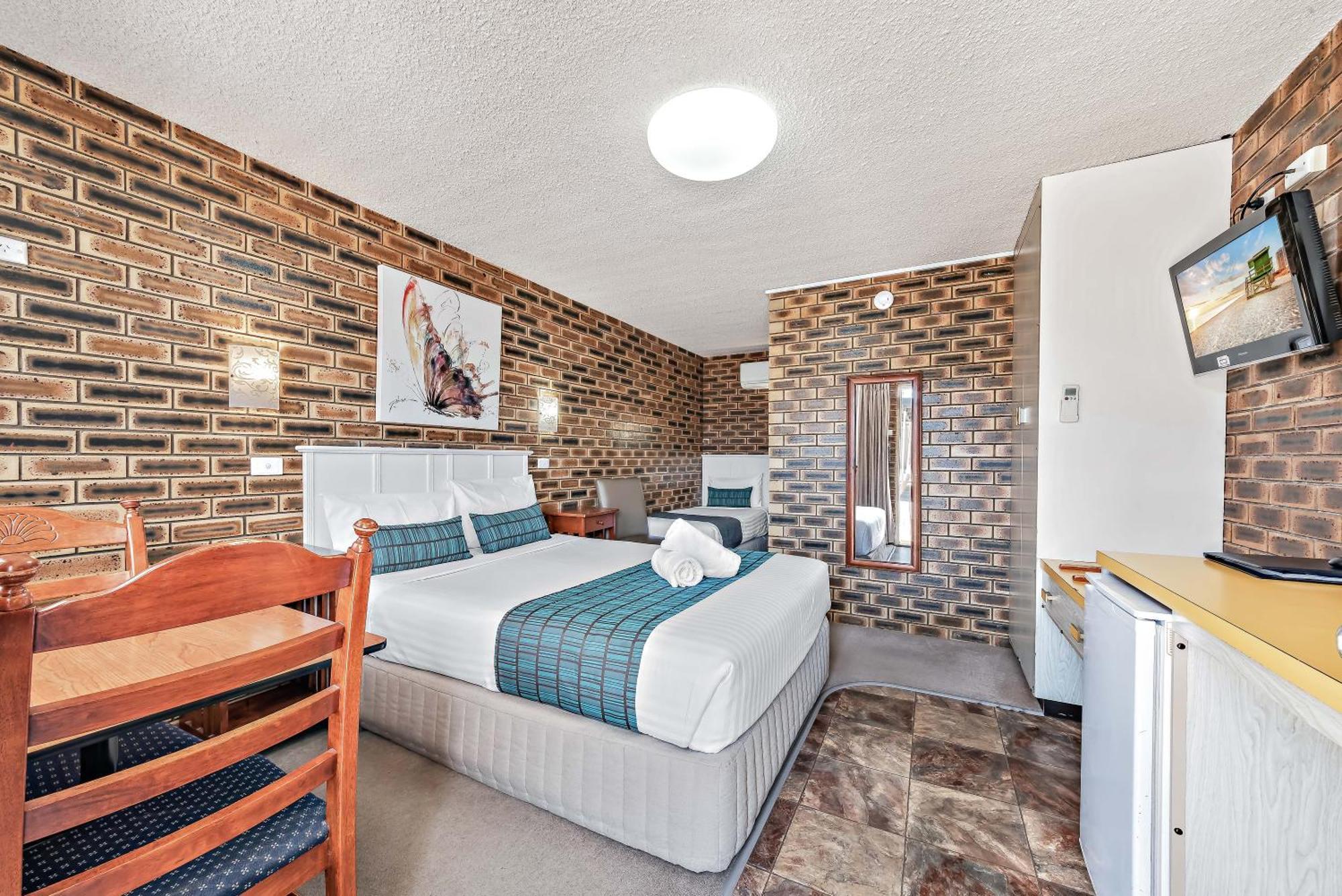 Apple & Grape Motel Станторп Екстериор снимка