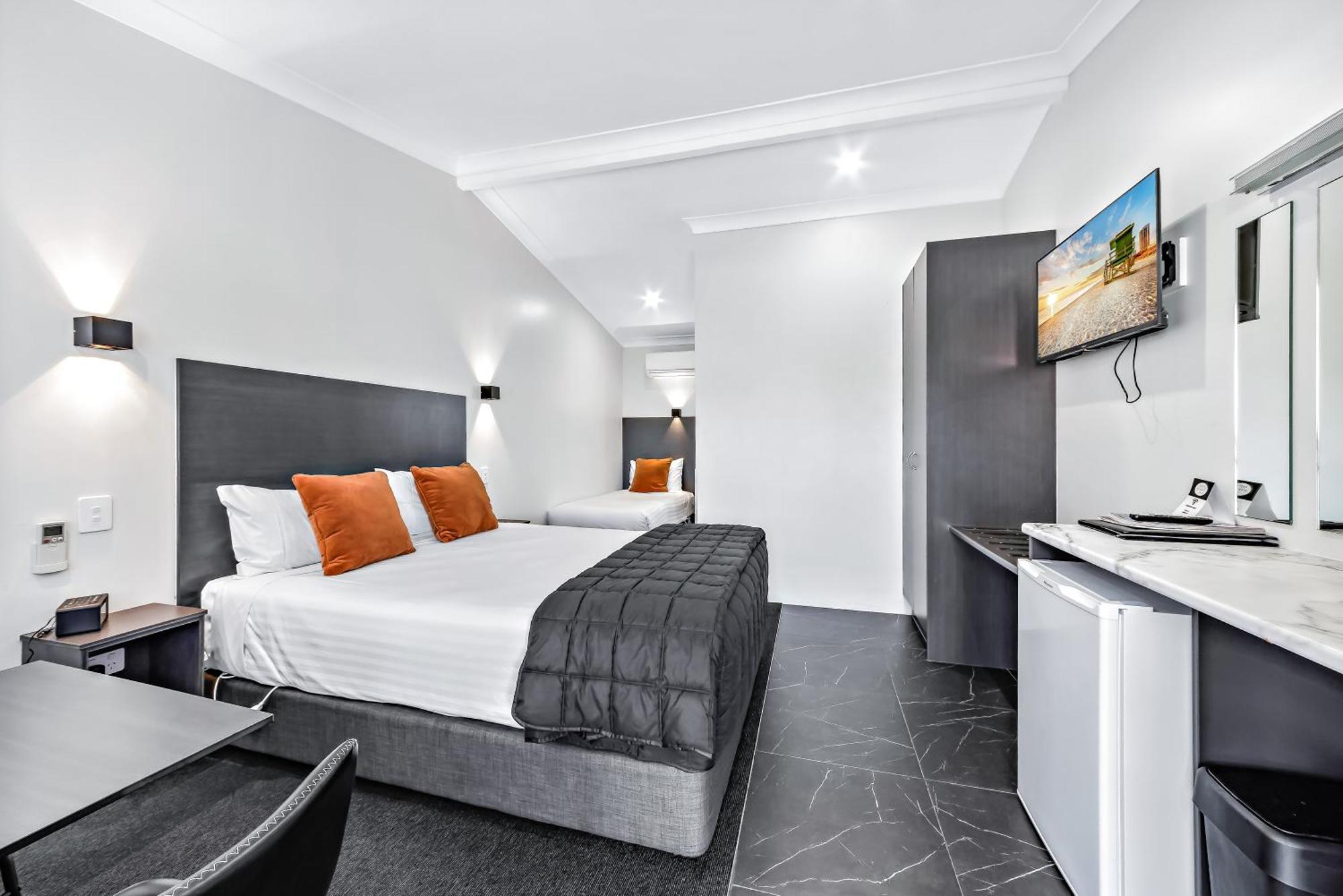 Apple & Grape Motel Станторп Екстериор снимка